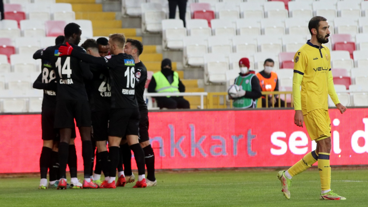 Kupa golcüsü Leke James, Yiğido'yu son 16'ya taşıdı... Sivasspor-Ankaragücü: 2-1