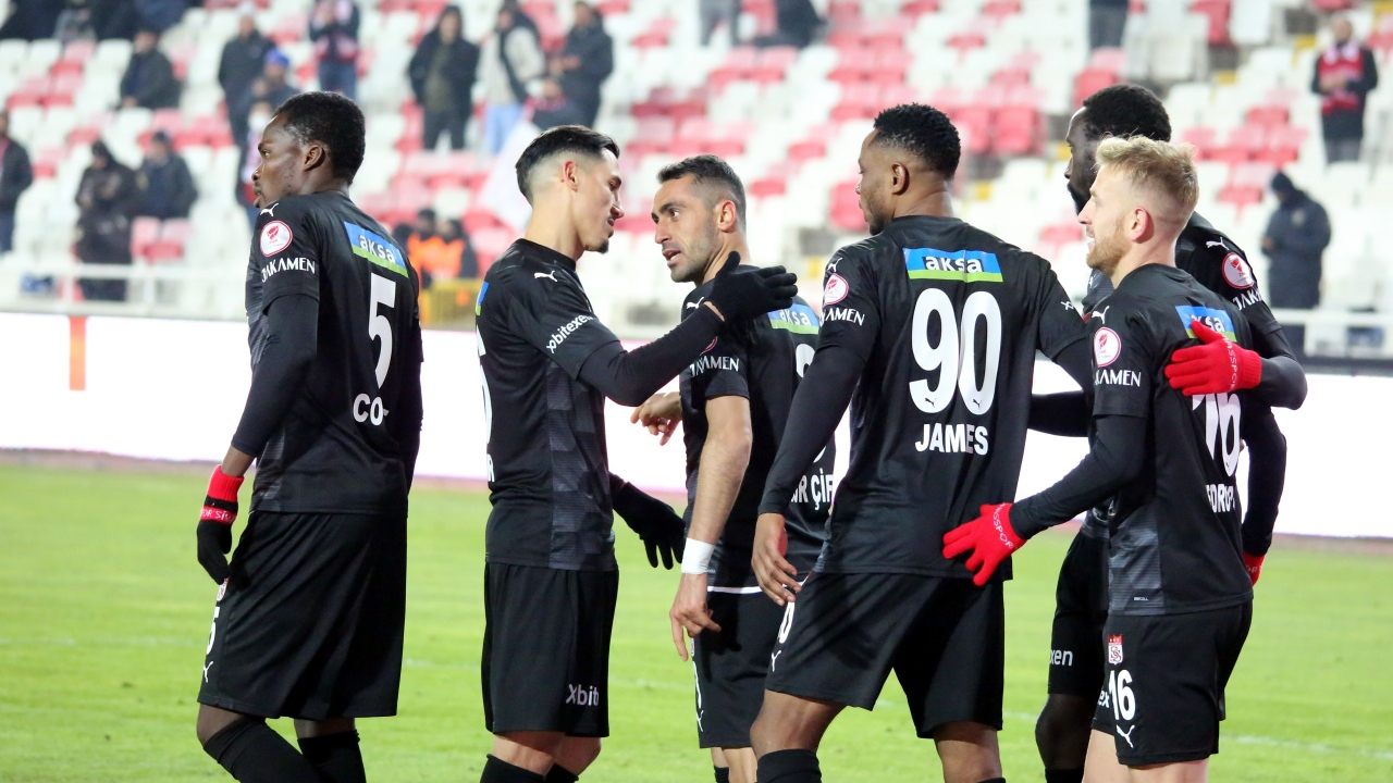 Uğur Çiftçi & Trabzonspor flörtünde resmi açıklama... Rıza Çalımbay: "Vermem, ihtiyacım var"