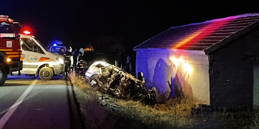 Aksaray'da 2 otomobil kafa kafaya çarpıştı: 7 kişi öldü