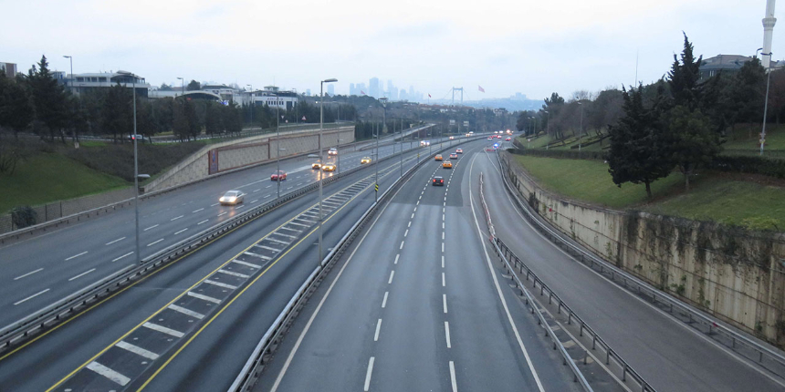 İstanbul'da yılın ilk günü yollar boş kaldı: Trafik yoğunluğu yüzde 4 oldu
