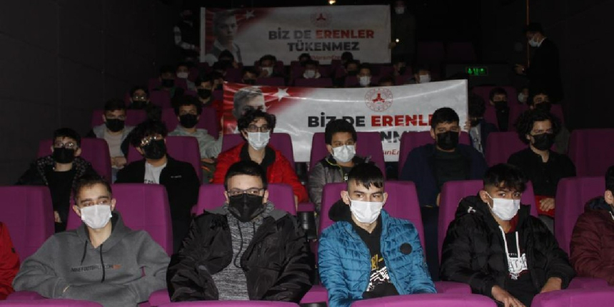 Giresun’da Eren isimli 45 öğrenci ‘Kesişme; İyi Ki Varsın Eren’ filmini birlikte izledi