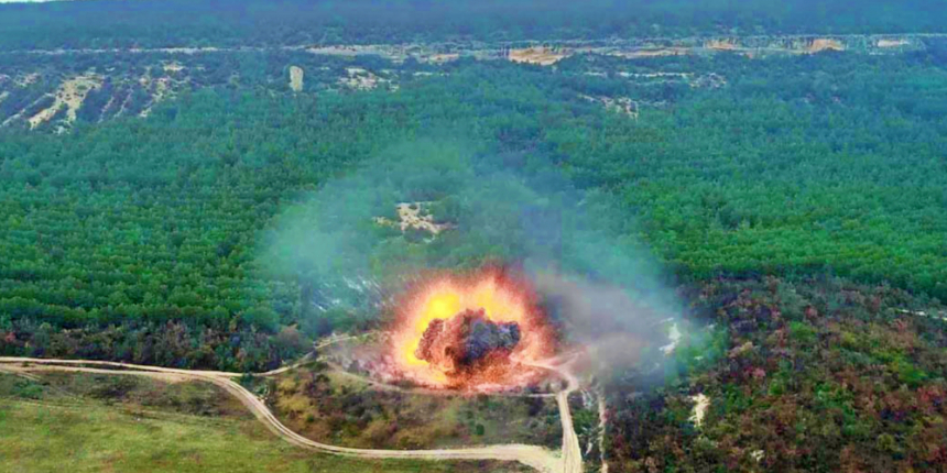 İkinci Dünya Savaşı'ndan kalma 900 kg'lık bomba patlatıldı!