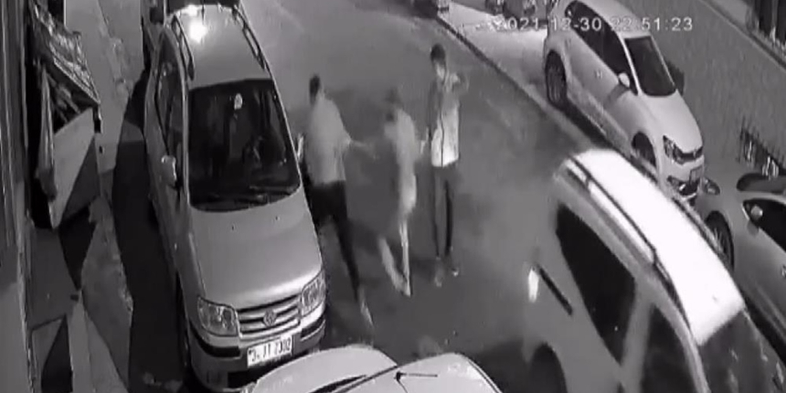 Esenyurt'ta korku dolu anlar! Tartıştıkları genci dakikalarca darp ettiler