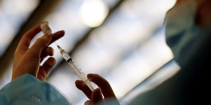 Bilim insanlarından Omicron uyarısı: Maskeyi bir anlık indirmek hasta olmak için yeterli