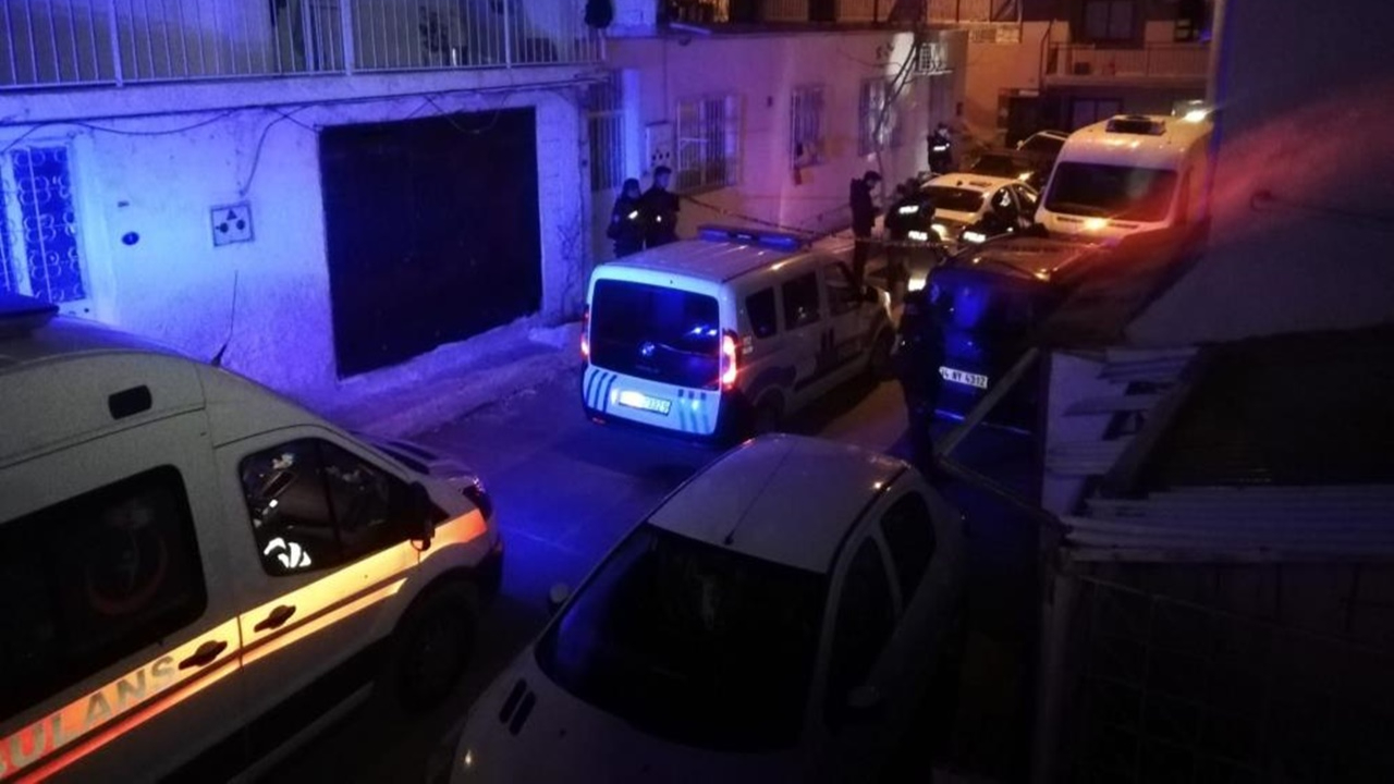 İzmir’de ağzı ve yüzü bezle kapatılmış erkek cesedi bulundu!