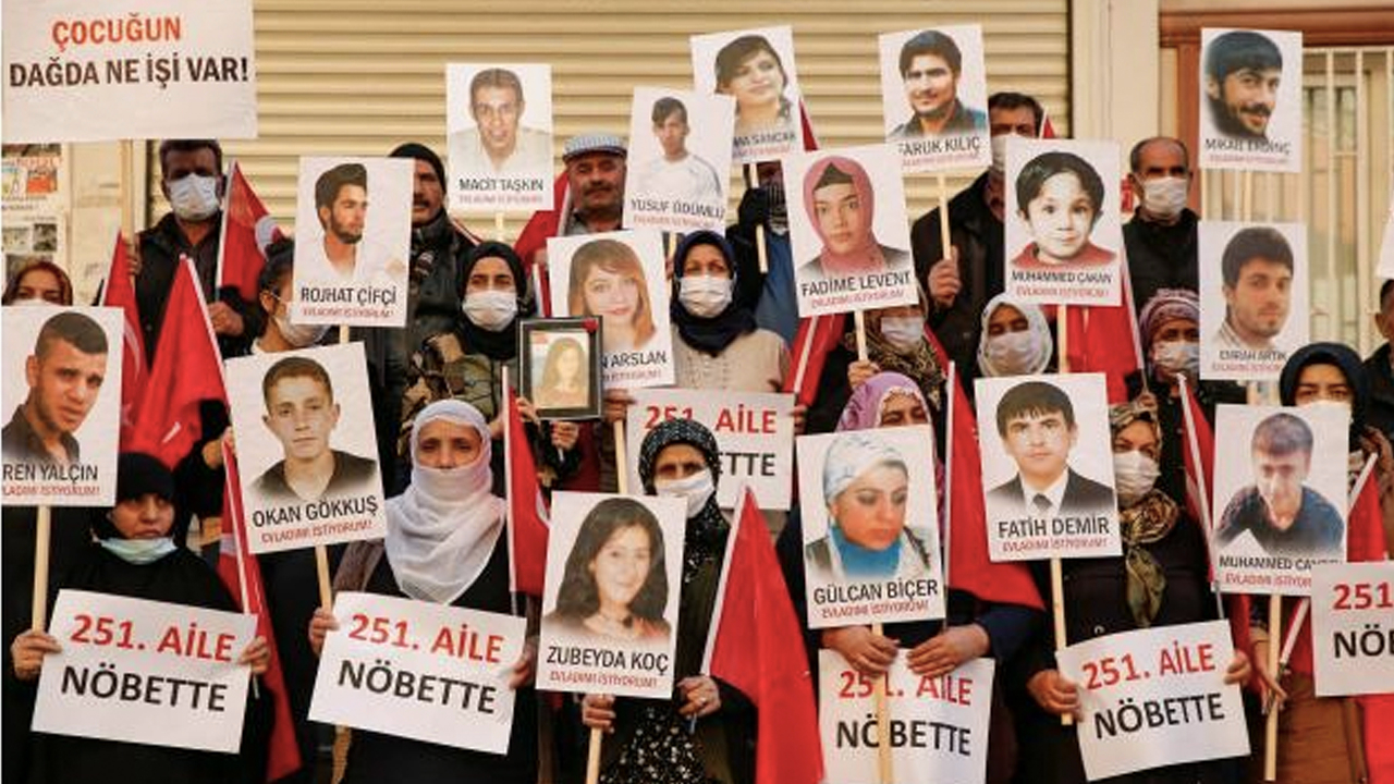 PKK'lı teröristleri korku saldı! Evlat nöbeti paniğe neden oldu