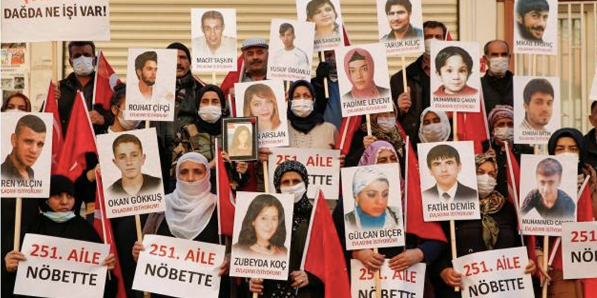 PKK'lı teröristleri korku saldı! Evlat nöbeti paniğe neden oldu
