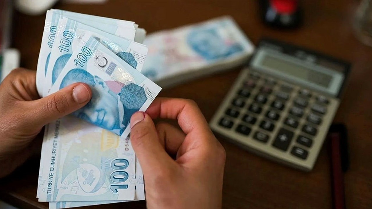 Memur ve memur emeklilerine ilişkin zam Resmi Gazete'de!