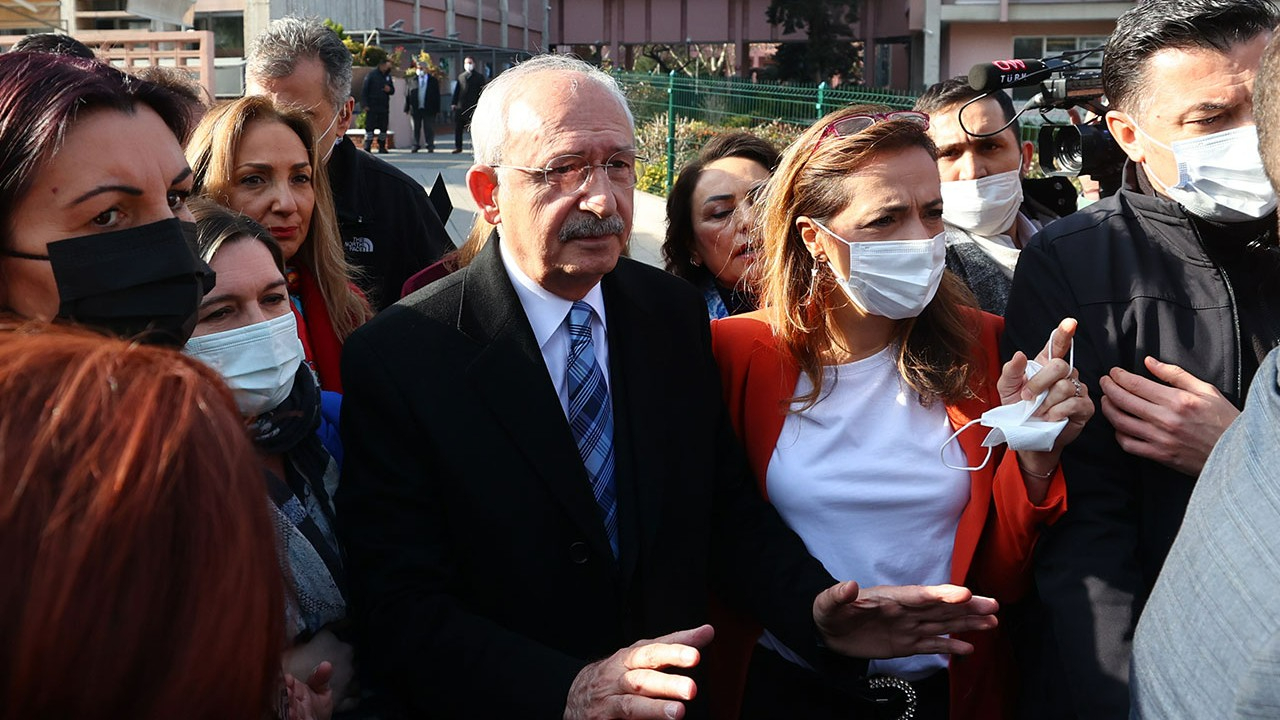 "Kilitli bir kapının önüne gitmişsen, o kilidi kırmazsan başarısızlık zincirine yeni halkalar eklemiş olursun"