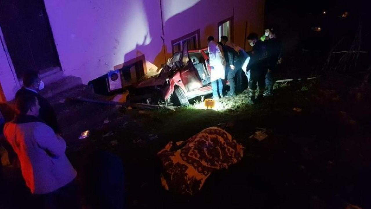 Freni boşalan kamyonet, eve çarptı: Ölü ve yaralılar!