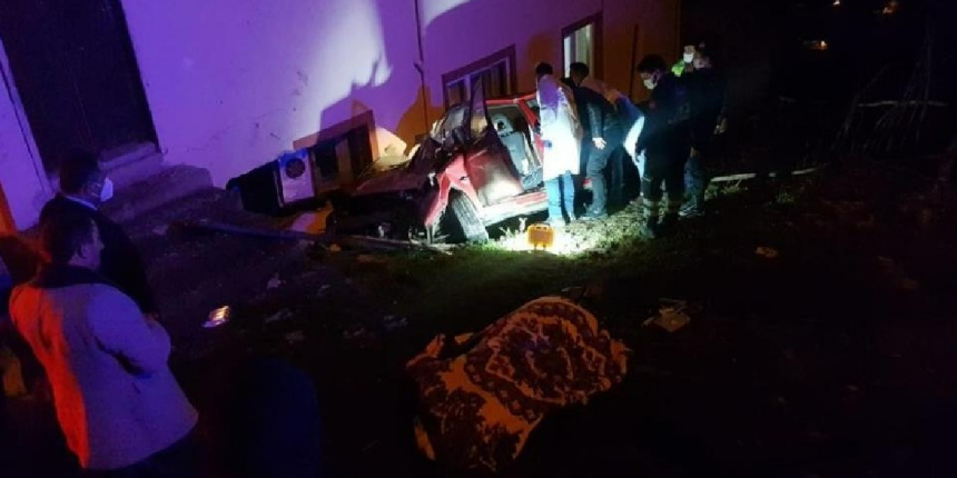 Freni boşalan kamyonet, eve çarptı: Ölü ve yaralılar!