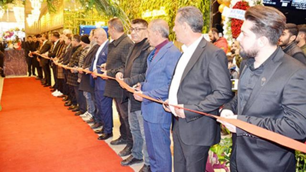 Kadınlar için yapılan güzellik merkezinin açılışına bir tek kadın bile katılmadı!