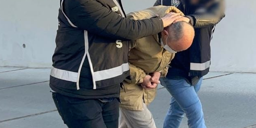 Kılık değiştiren FETÖ firarisi binbaşı saklandığı evde yakalandı