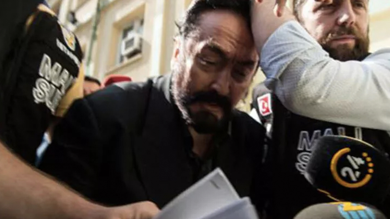 Öz kızını Adnan Oktar'a getirip taciz edilmesine göz yumduğu iddia ediliyor: 26 yıl hapsi istendi