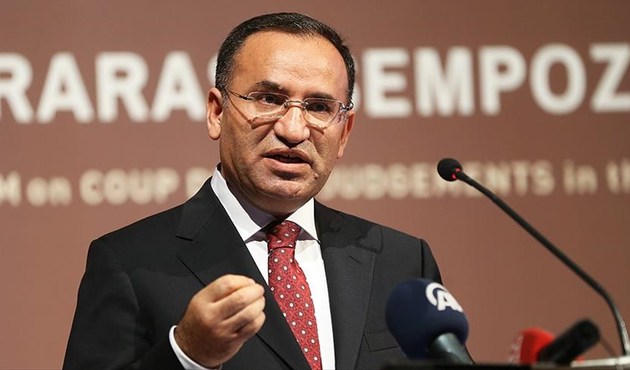 Bakan Bozdağ: FETÖ'nün tasmalı köpekleri havlamaya başlamışlar...
