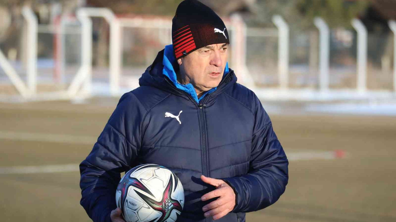 Sivasspor'da transfer çalışmaları... Rıza Çalımbay: Yönetimden üç transfer istedim