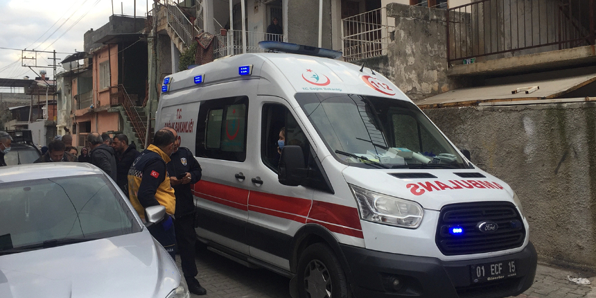 Annenin yürek burkan çığlığı mahalleyi inletti: Baba ve iki çocuğun cansız bedeni bulundu