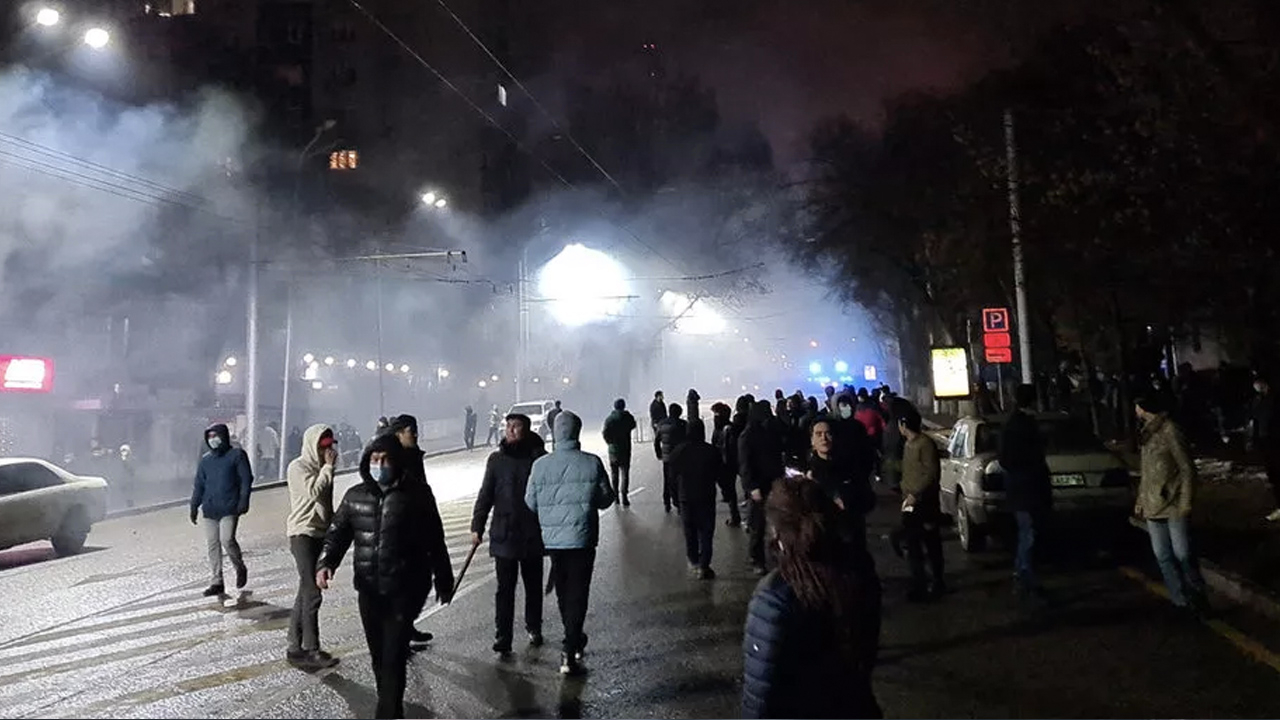 Kazakistan'daki protestolar sonrası hükümet istifa etti