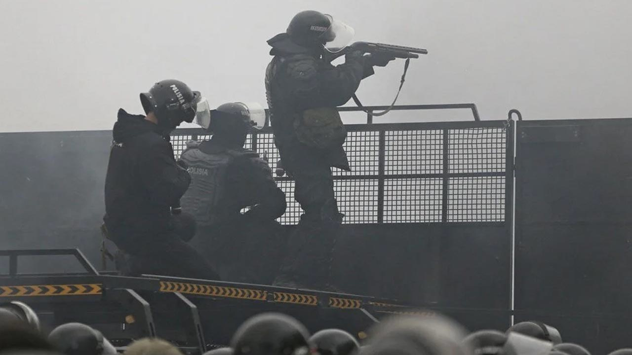 Kazakistan'da protestolar yeniden şiddetlendi: Başkentte OHAL ilan edildi