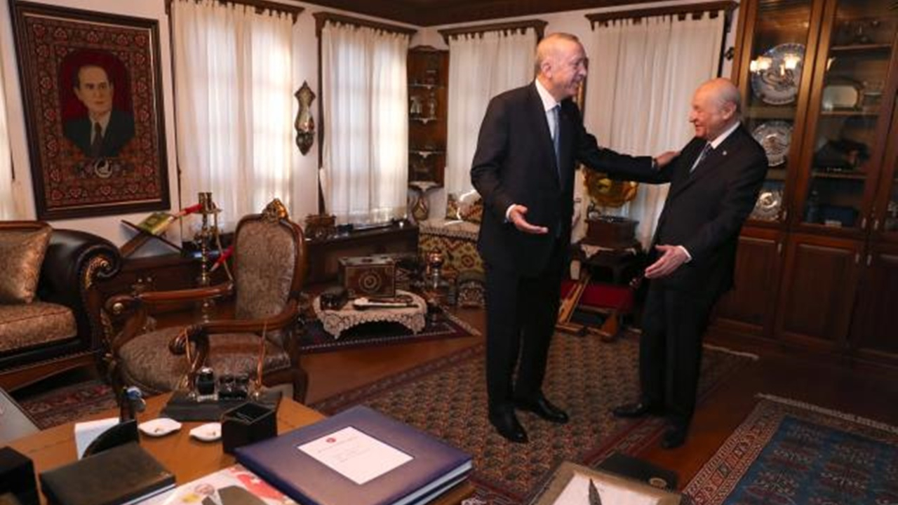 Erdoğan ve Bahçeli'nin sürpriz görüşmesinde masadaki ayrıntı dikkat çekti