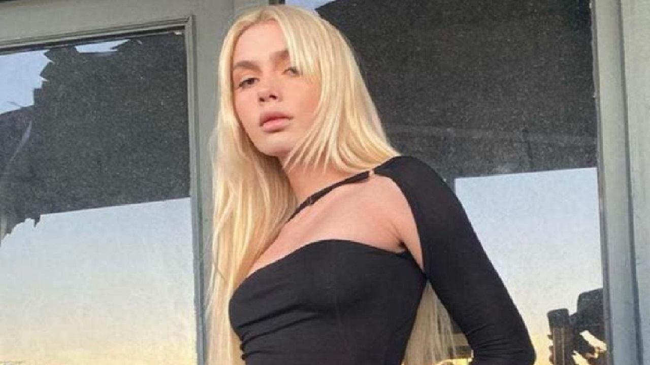 Aleyna Tilki röportaj sırasında hayran tacize uğradı!