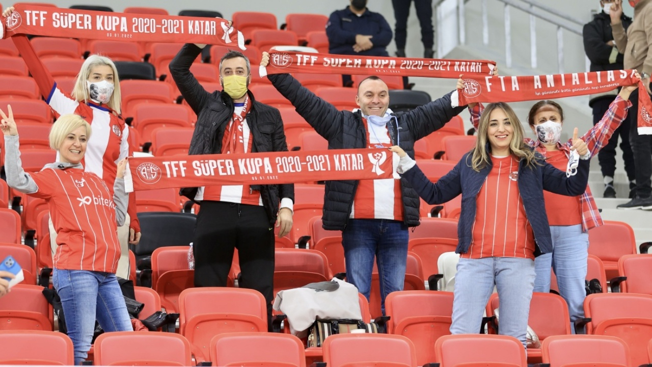 Antalyaspor taraftarları Turkcell Süper Kupa maçına büyük ilgi gösterdi