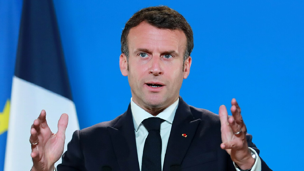 "Aşısını yaptırmayanların canını çok sıkmak istiyorum" diyen Macron'a tepki!
