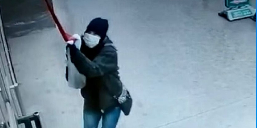 Türk bayrağına saldıran kadın, ruh hastalıkları hastanesine yatırıldı