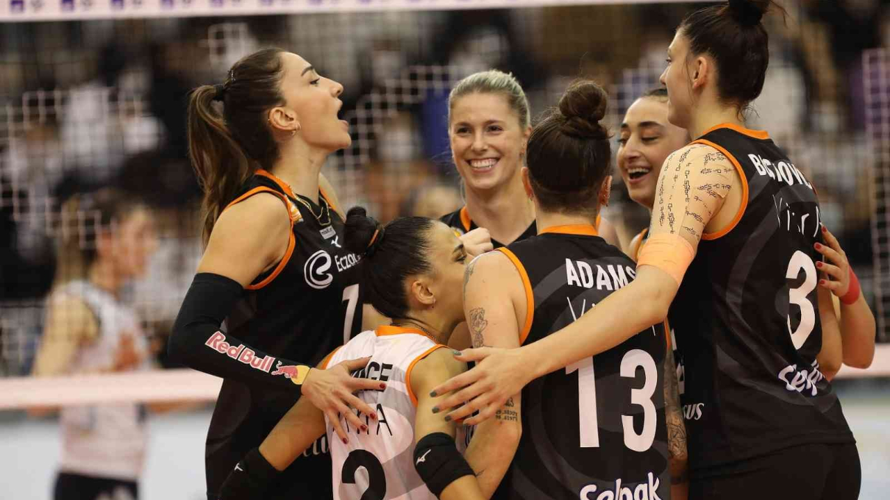 Eczacıbaşı Dynavit, Axa Sigorta Kupa Voley’de PTT'ye set vermeden yarı finalde