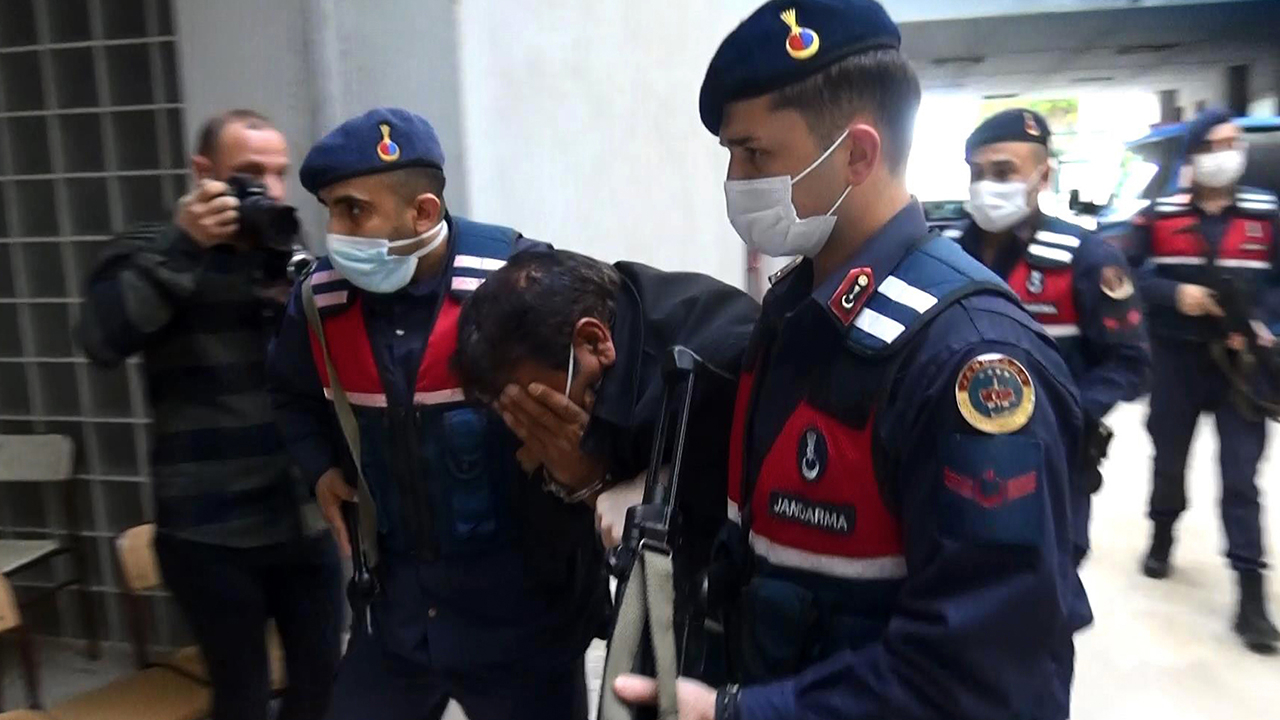 Küçük kızın sözleri iğrenç olayı ortaya çıkardı: Bahçesinde çalışan anne ve çocuğunu taciz etti
