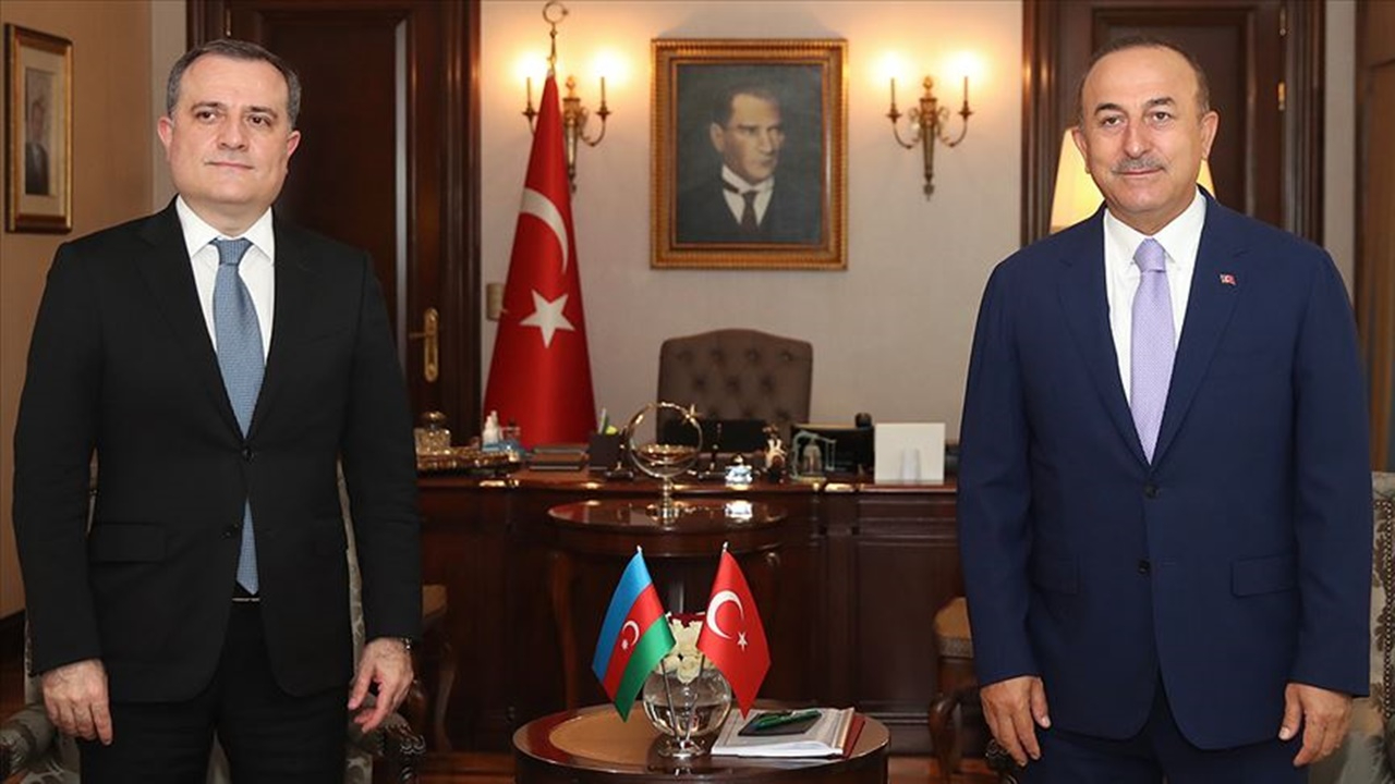 Bakan Çavuşoğlu, Azerbaycanlı mevkidaşını aradı