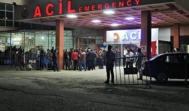 Çocukları kavga eden aileler birbirine girdi...