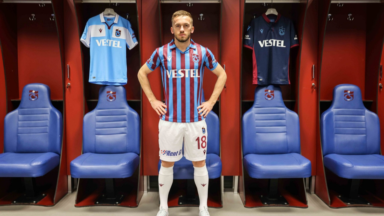 Edin Visca, Trabzon'da... Bugün 3.5 yıllık sözleşmeyi imzaladı. 18 numaralı formayı giyecek