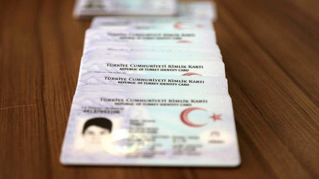 Türk vatandaşlığına kabul şartları değişti: İçişleri Bakanlığı bünyesinde komisyon kurulacak