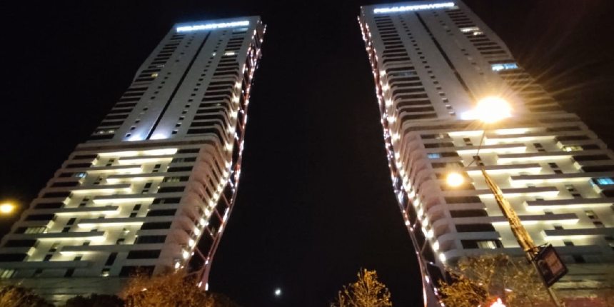 İzmir'in ikiz kulelerinde şömine patladı