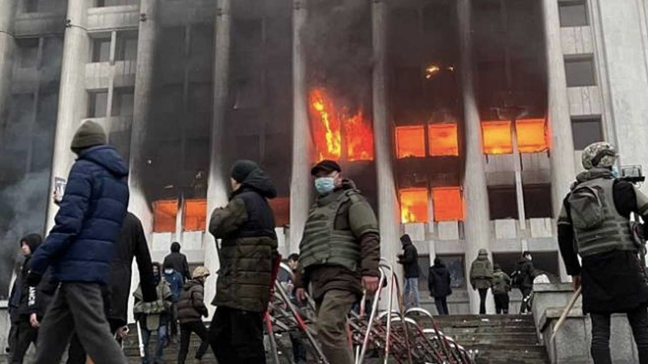 Kazakistan'dan çarpıcı haberler geliyor: Özel jetlerle Rusya'ya kaçtılar