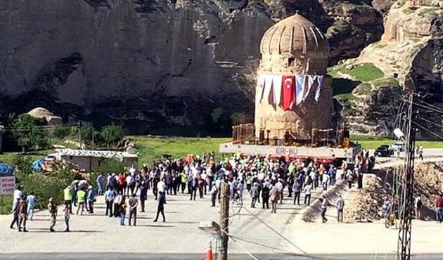 650 yıllık Zeynelbey Türbesi taşınıyor! İşte nedeni...