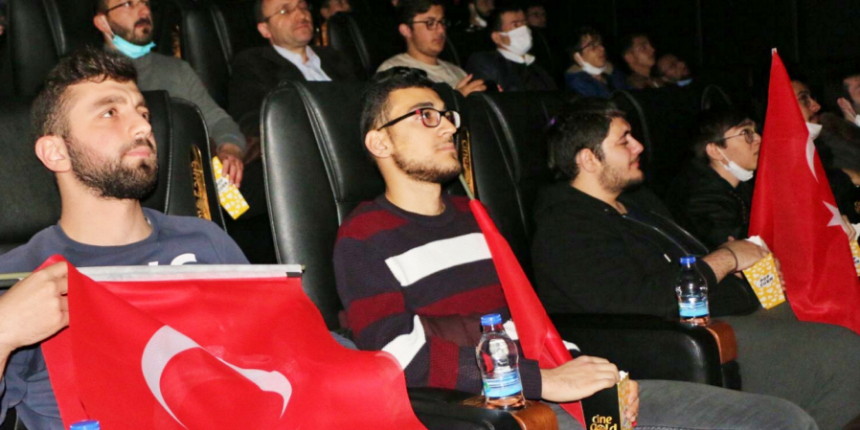 Samsun'da duygulandıran görüntü: Türk bayraklarıyla Eren'i izlediler!