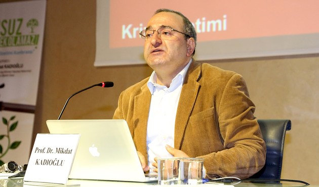 Mikdat Kadıoğlu'dan kendine has protesto!