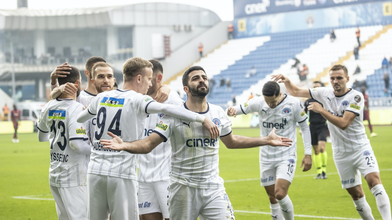 Umut Bozok atıyor, Kasımpaşa direniyor... Lacivert-Beyazlılar Hatayspor'u 3 golle devirdi