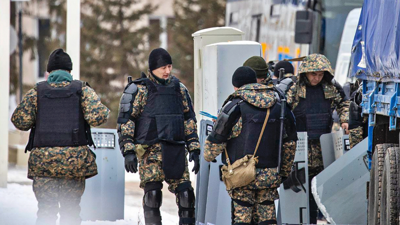 Kırgız vatandaşları Kazakistan'daki protestolara katıldı iddiası!