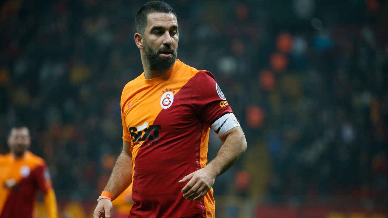 Arda Turan'dan "göbek" açıklaması... "Farklı bir açıdan çekilmiş. Ucuz bir popülizm"