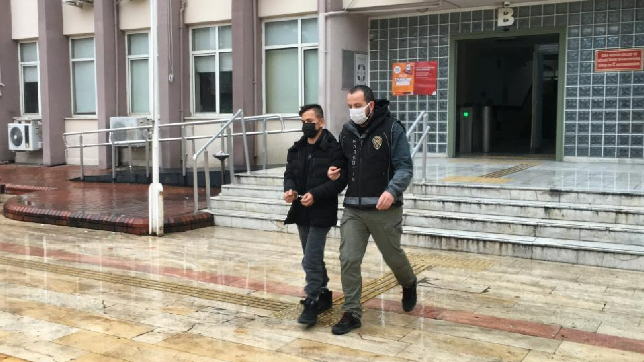 Uyuşturucu maddeyi iç çamaşırına sakladı ama polisten kaçamadı!