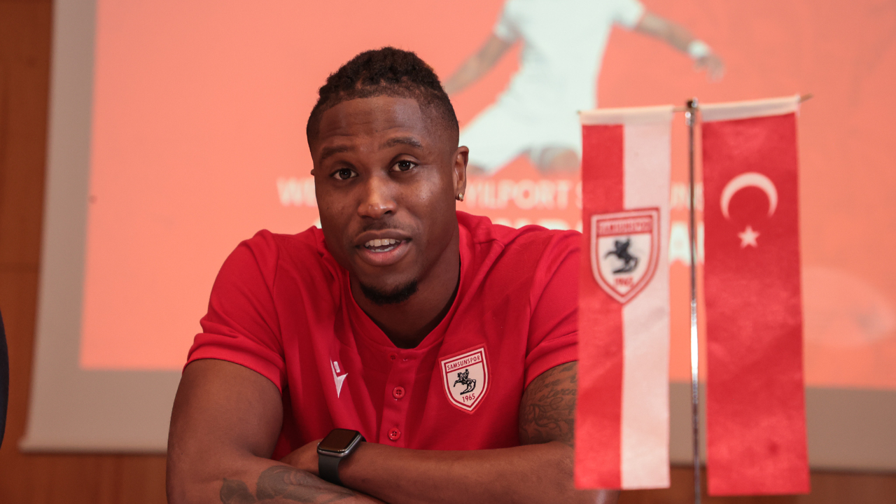 Samsunspor'a Trinidad & Tobagolu stoper... Sheldon Bateau'dan Karadeniz ekibine 2.5 yıllık imza