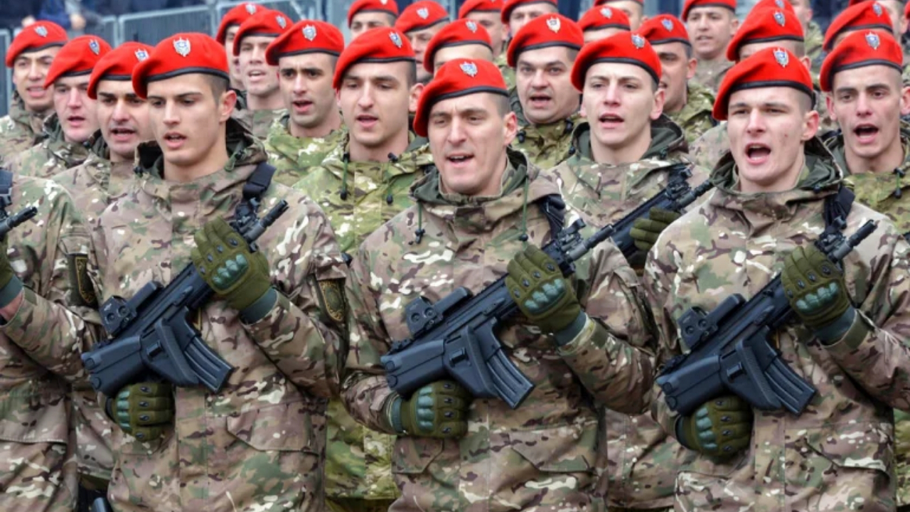 Sırplar 'soykırımı' kutladı: Rus ve Çinli diplomatlar da katıldı!