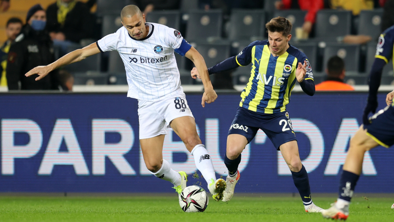 Fenerbahçe evinde Adana Demirspor'a mağlup oldu, tribünler protestonun dozunu arttırdı