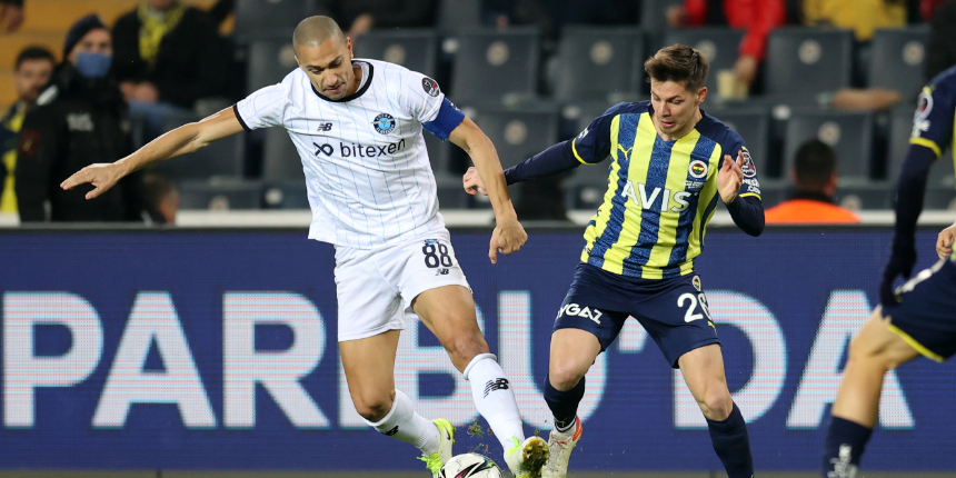 Fenerbahçe evinde Adana Demirspor'a mağlup oldu, tribünler protestonun dozunu arttırdı