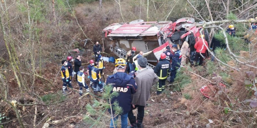 Kazaya giden itfaiye ekibi yolda dehşeti yaşadı! 4 personel hayatını kaybetti!