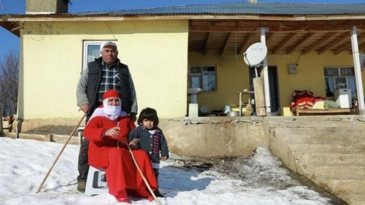 Gördüğü rüyadan etkilenen Bingöllü Nafize Caz, 67 yıldır sadece kırmızı giyiyor!