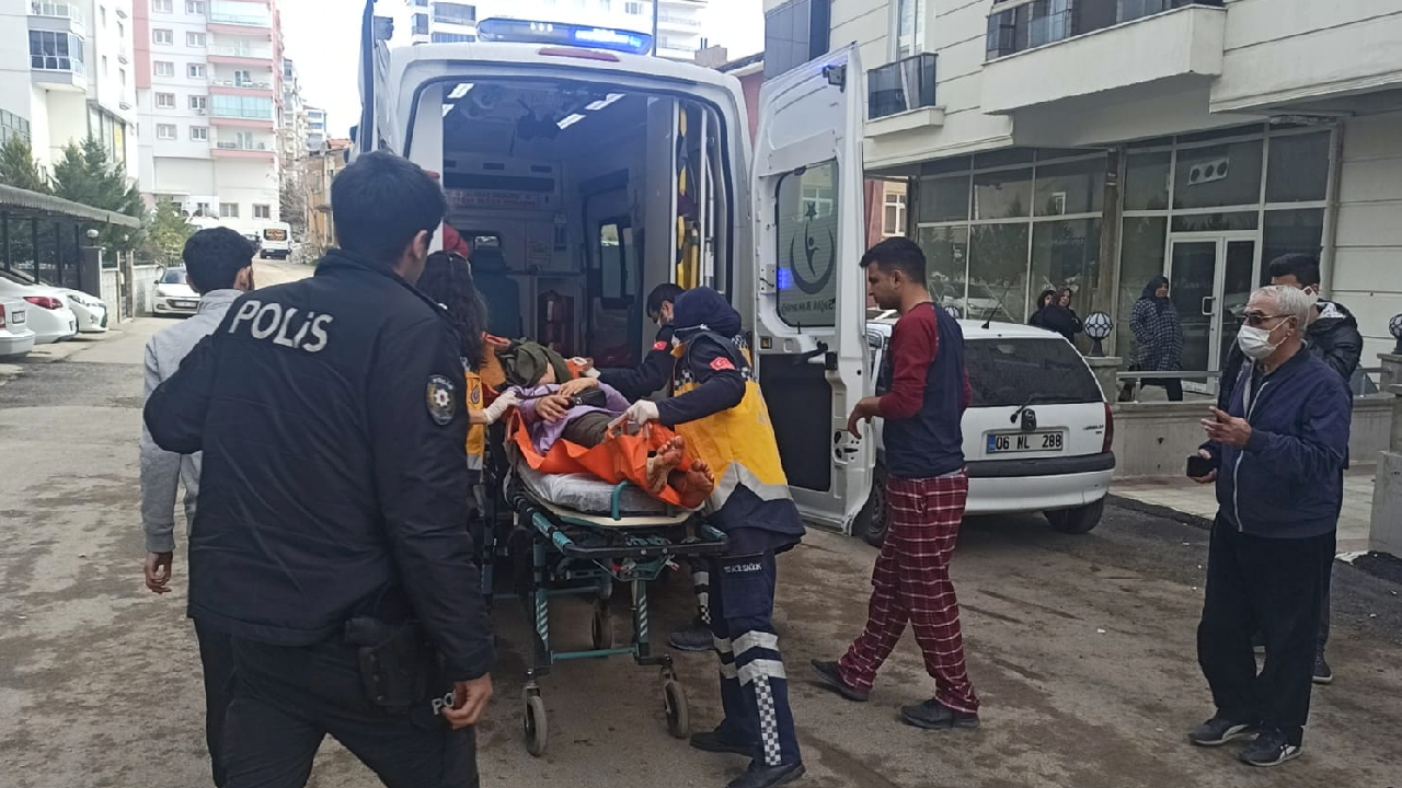 Eşinin bıçaklayıp rehin aldığı Ayşenur ve kardeşi, KADES ile kurtarıldı